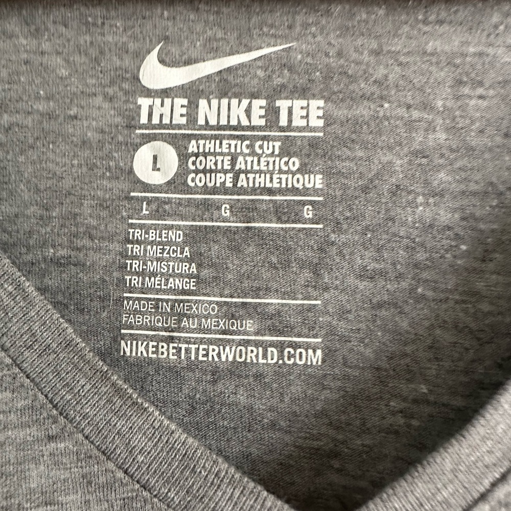 Nike women’s large Ohio state V neck t-shirt. - Picture 4 of 5